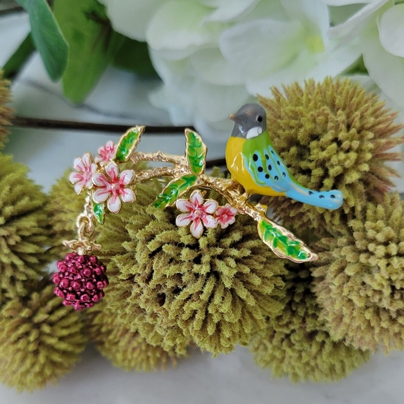 Cute Bird Brooch Bird with berries Pin Bird Brooch Gold Flowers Bird with ber… - Picture 15 of 15